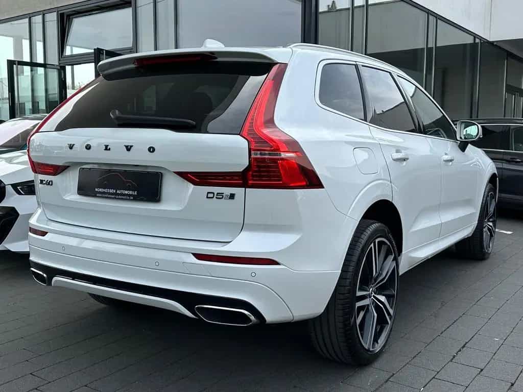 Volvo XC60 D5 AWD R Design 360° | B&W | AHK | Panorama 06/2017-photo-3