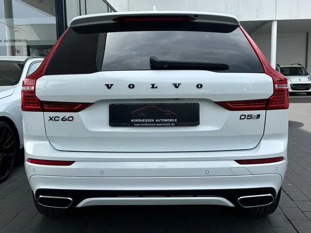 Volvo XC60 D5 AWD R Design 360° | B&W | AHK | Panorama 06/2017-photo-6