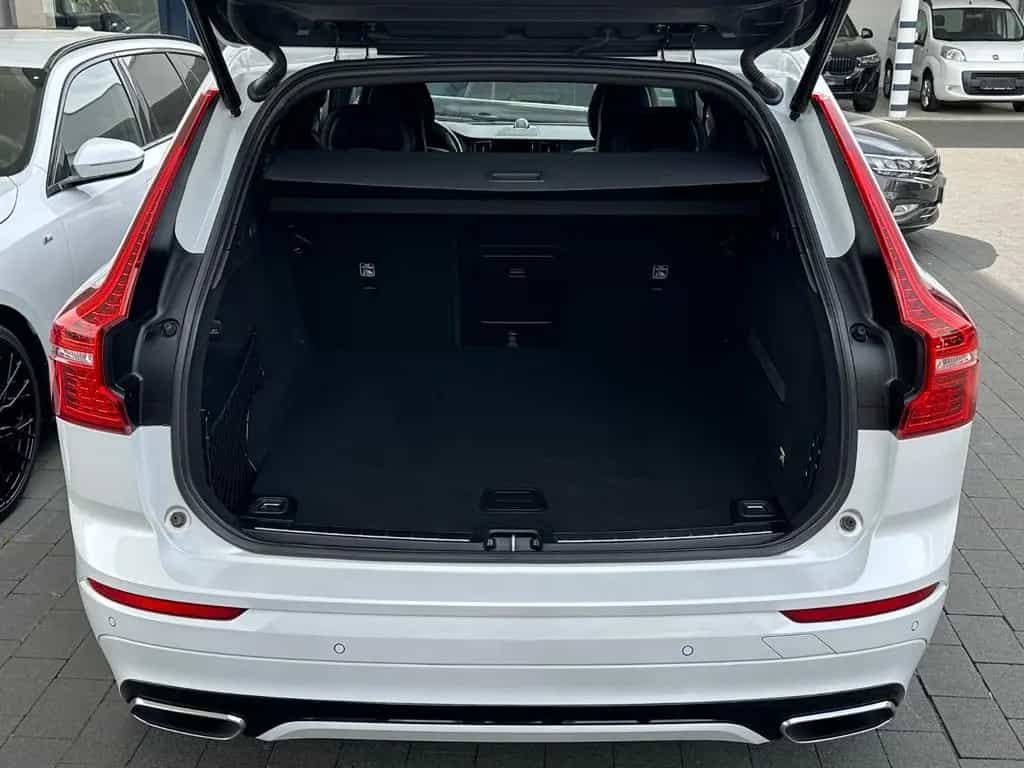 Volvo XC60 D5 AWD R Design 360° | B&W | AHK | Panorama 06/2017-photo-7