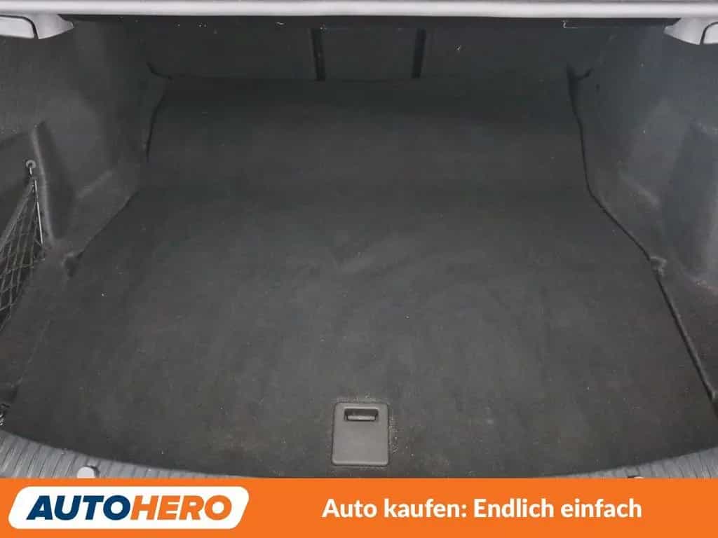 Mercedes-Benz C 180 CGI Avantgarde Aut.*NAVI*LED*PDC*SHZ* 07/2018-photo-17