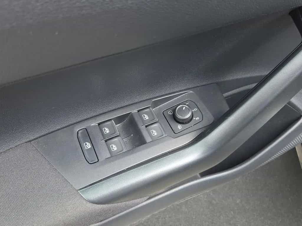 Volkswagen Taigo 1.5 TSI R-Line DSG* Navi*AHK*IQ-Light*IQ-D 07/2025-photo-14