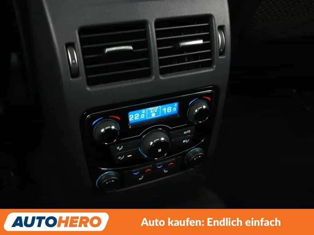 Jaguar F-Pace 25d Portfolio AWD Aut. *NAVI*VC*BI-XENON* 10/2017-photo-18