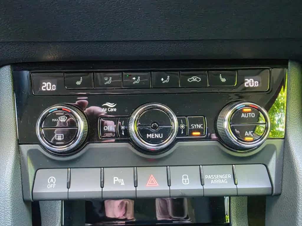 Skoda Karoq Style*1.HD*Navi*LED*Kamera*ACC*DAB*R&L.Sen 04/2019-photo-23