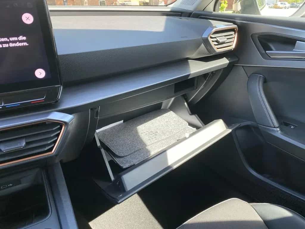 Cupra Leon Sportstourer 2.0 TDI DSG Winterpaket Navi 05/2024-photo-19