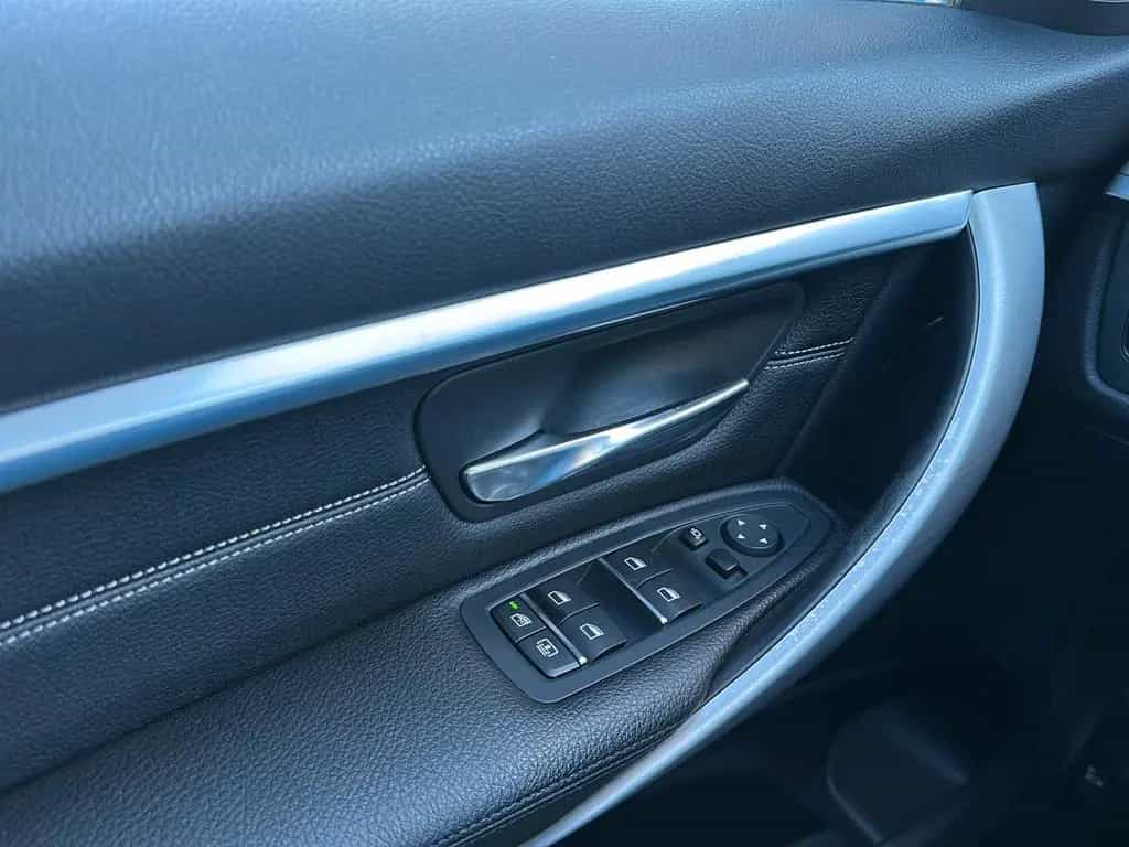 BMW 320 d xDrive Sport Line*Leder*LED*Kamera*HiFi* 01/2018-photo-18