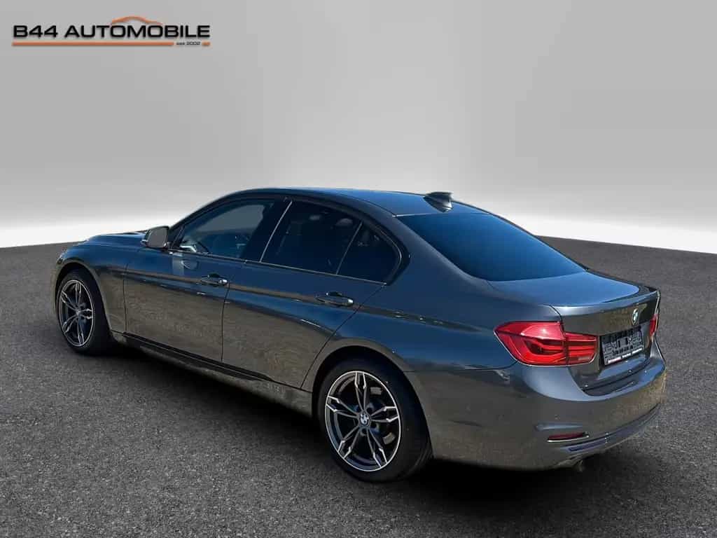 BMW 320 d xDrive Sport Line*Leder*LED*Kamera*HiFi* 01/2018-photo-3