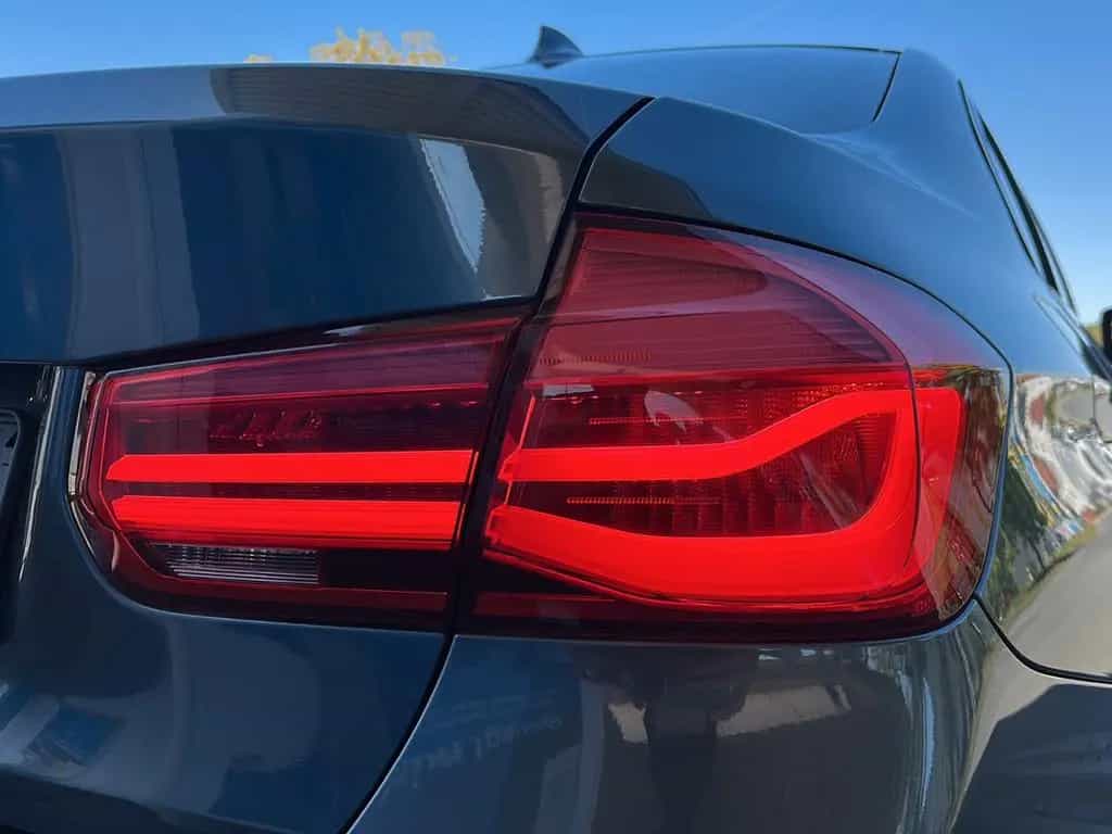 BMW 320 d xDrive Sport Line*Leder*LED*Kamera*HiFi* 01/2018-photo-32