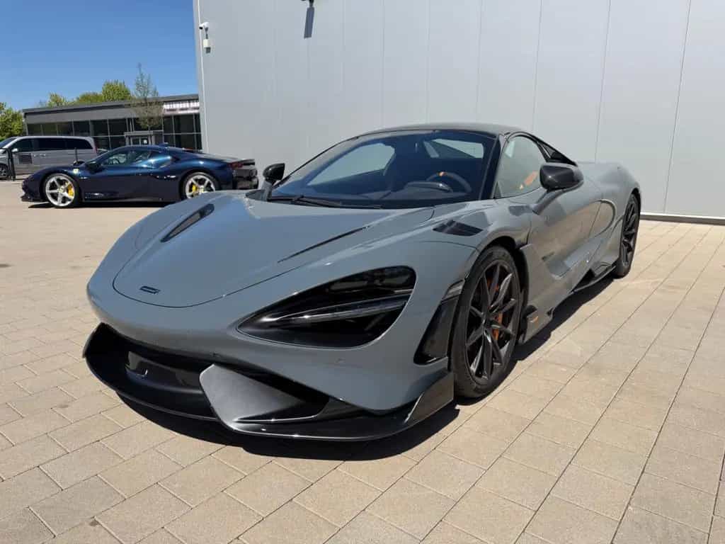 McLaren 765LT Spider Stealth Pack NEUWAGEN! 12/2021-photo-1