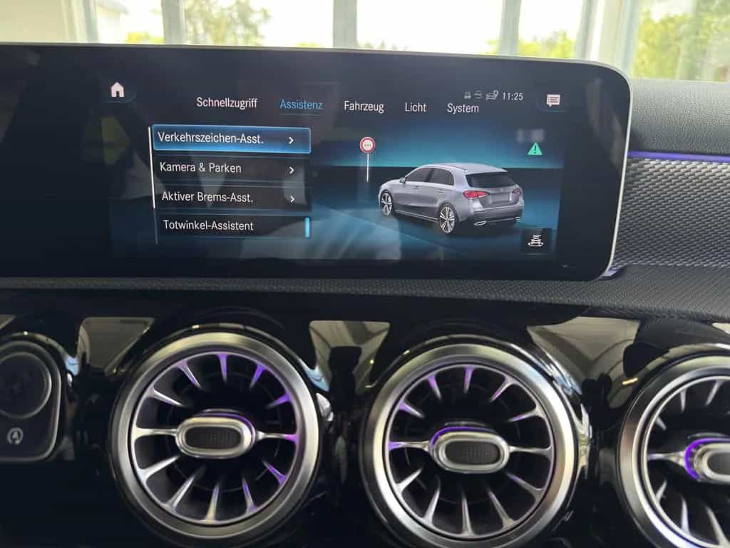 Mercedes-Benz A 200 Progressive LED*RFK*NIGHTPAKET*AMBIENTE 06/2018-photo-12