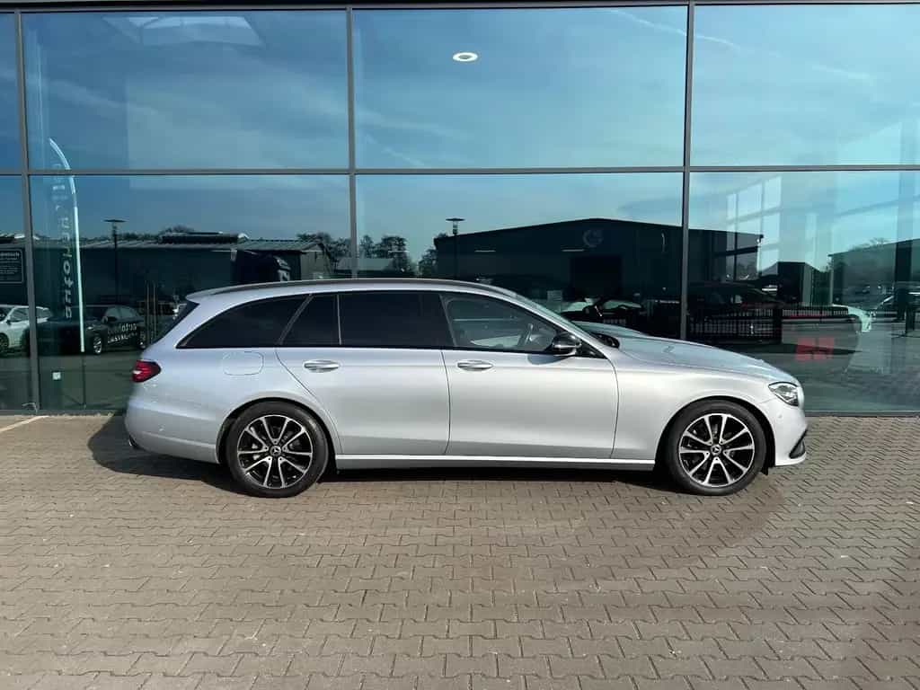 Mercedes-Benz E-Class d T Avantgarde Autom. Night Widescreen MBUX 05/2022-photo-4