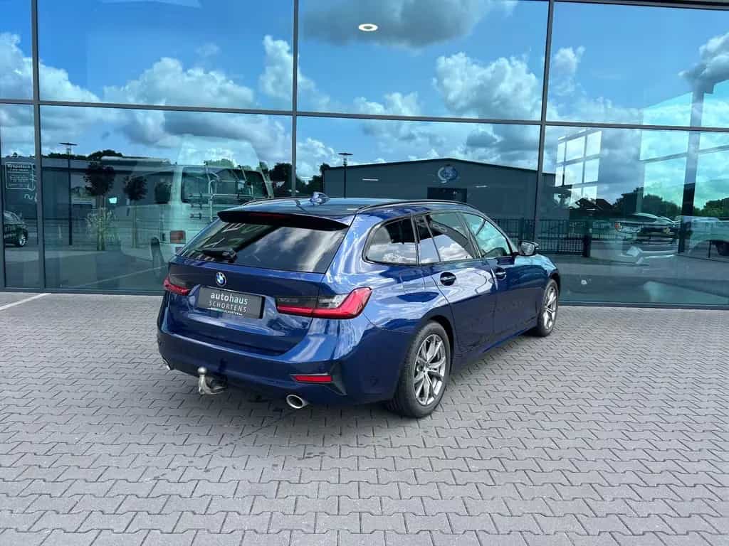BMW 3 Series d SportLine Autom. LED AHK Navi HUD Pano 17" 09/2020-photo-1