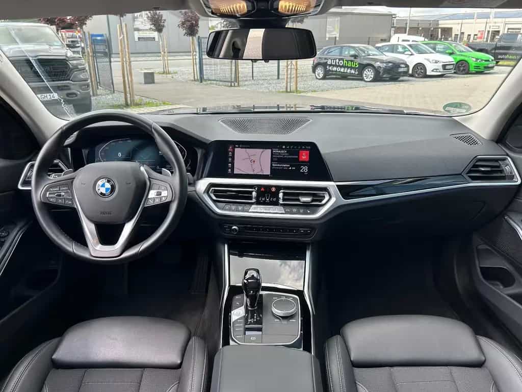 BMW 3 Series d SportLine Autom. LED AHK Navi HUD Pano 17" 09/2020-photo-11