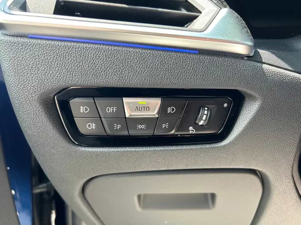 BMW 3 Series d SportLine Autom. LED AHK Navi HUD Pano 17" 09/2020-photo-21