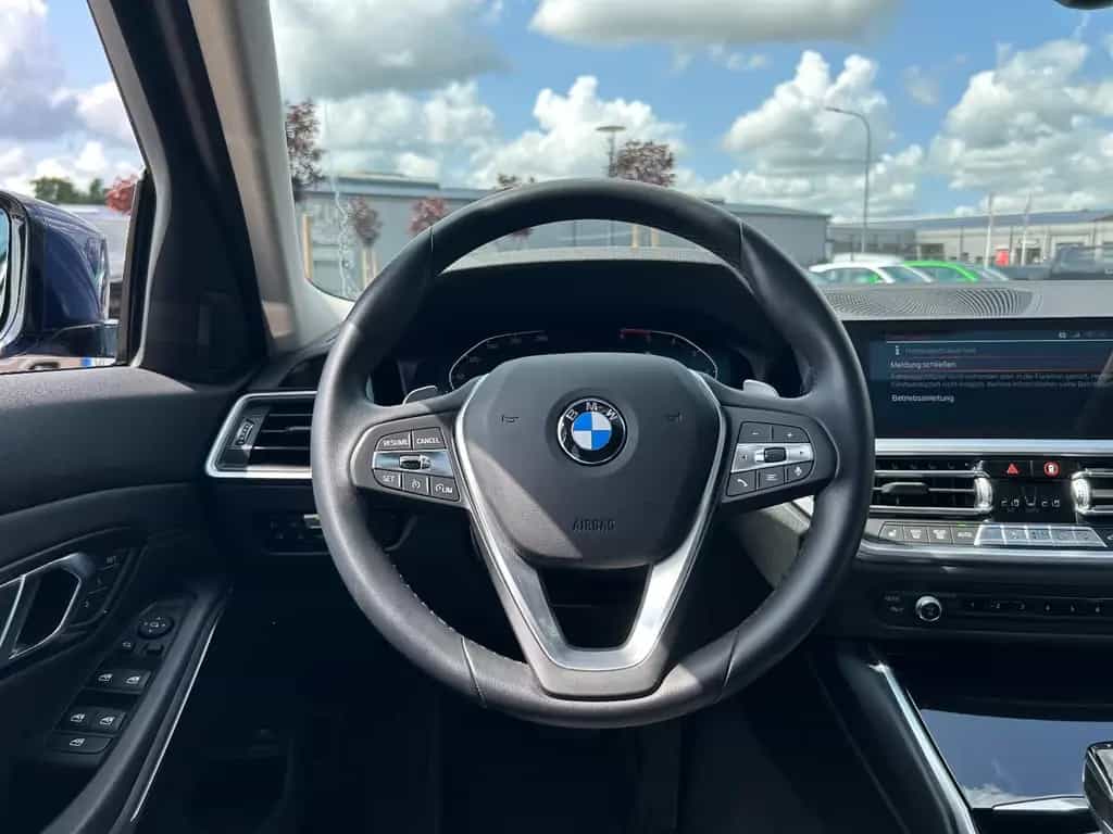 BMW 3 Series d SportLine Autom. LED AHK Navi HUD Pano 17" 09/2020-photo-24