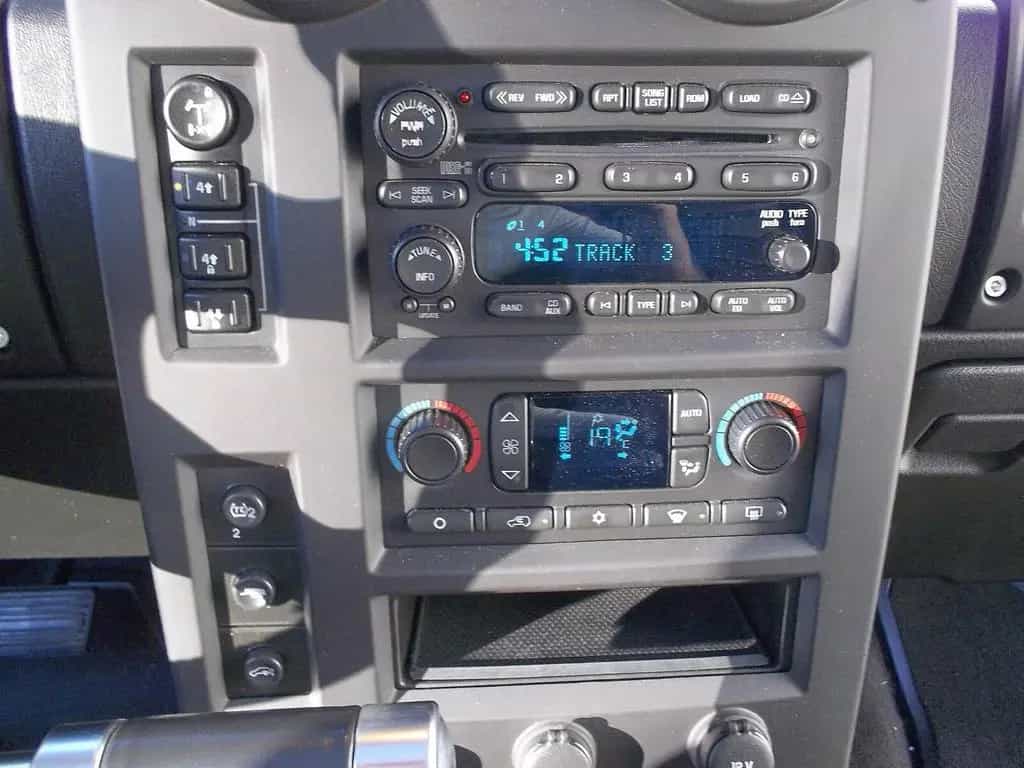 Hummer H2 6.0 V8 Sehr Gepflegt 12/2005-photo-17