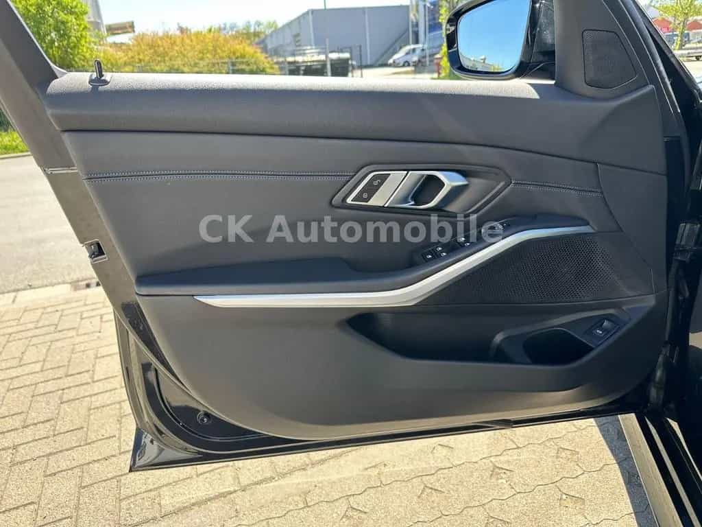 BMW 3 Series 320d Touring M-Sport Facelift/Shadow-Line/Navi 10/2022-photo-29