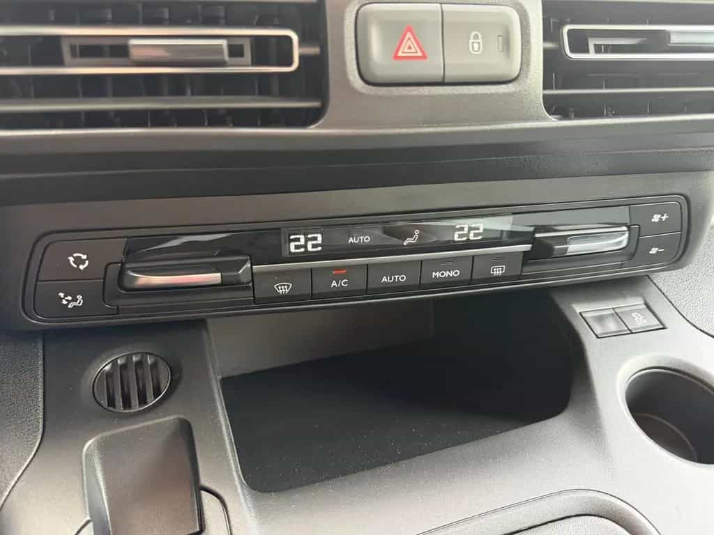 Citroën Berlingo Feel M aus 1-Hand | Tempomat & PDC 11/2018-photo-35