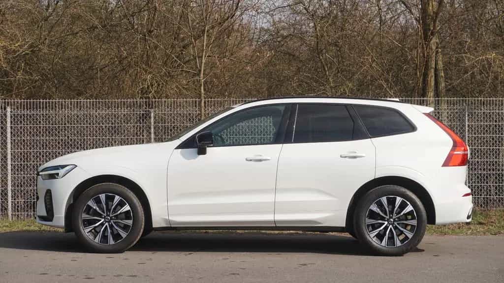 Volvo XC60 B4 Plus Dark PilotAssi/Pano/Cam/TWA/H&K/KEY 11/2022-photo-1