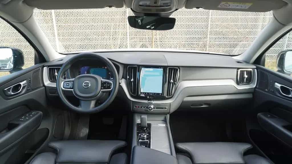 Volvo XC60 B4 Plus Dark PilotAssi/Pano/Cam/TWA/H&K/KEY 11/2022-photo-10