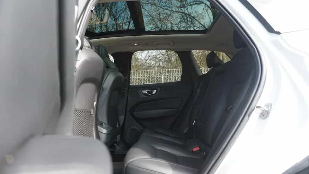 Volvo XC60 B4 Plus Dark PilotAssi/Pano/Cam/TWA/H&K/KEY 11/2022-photo-12