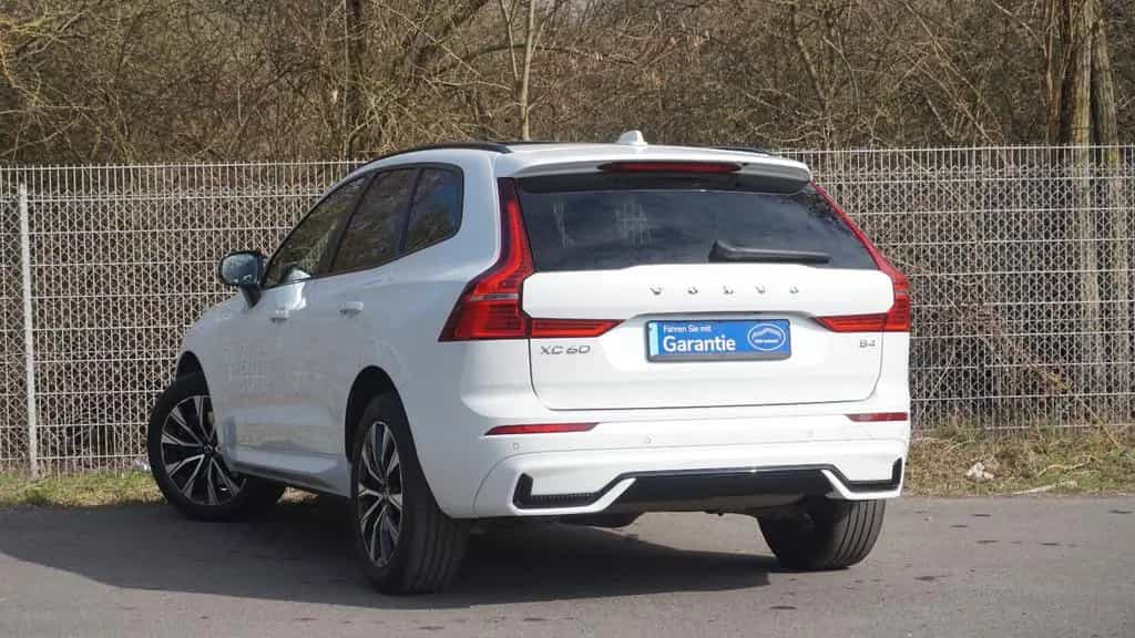 Volvo XC60 B4 Plus Dark PilotAssi/Pano/Cam/TWA/H&K/KEY 11/2022-photo-2
