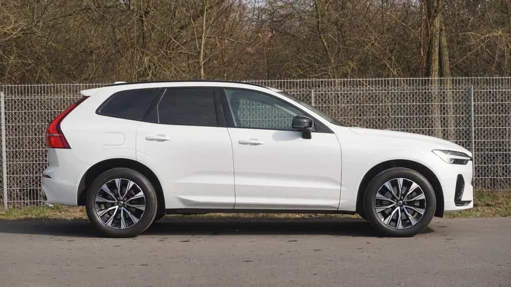 Volvo XC60 B4 Plus Dark PilotAssi/Pano/Cam/TWA/H&K/KEY 11/2022-photo-6