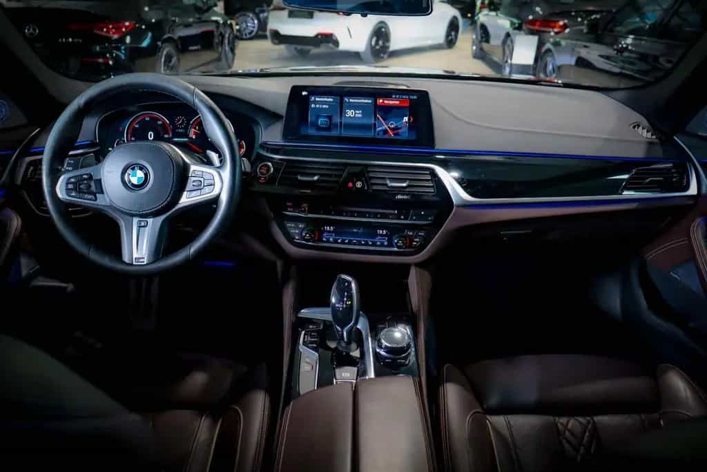 BMW M550 Lim xD PANO*BOWERS&WILKINS*VOLL*ACC*360° 08/2017-photo-15
