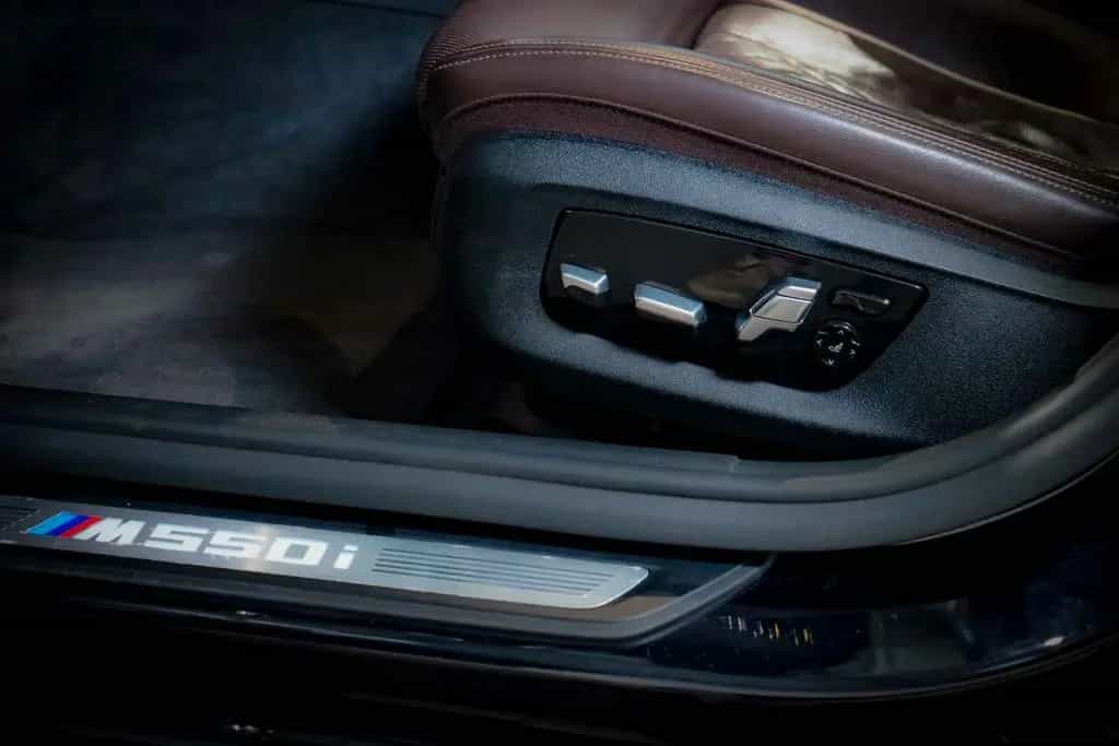 BMW M550 Lim xD PANO*BOWERS&WILKINS*VOLL*ACC*360° 08/2017-photo-17