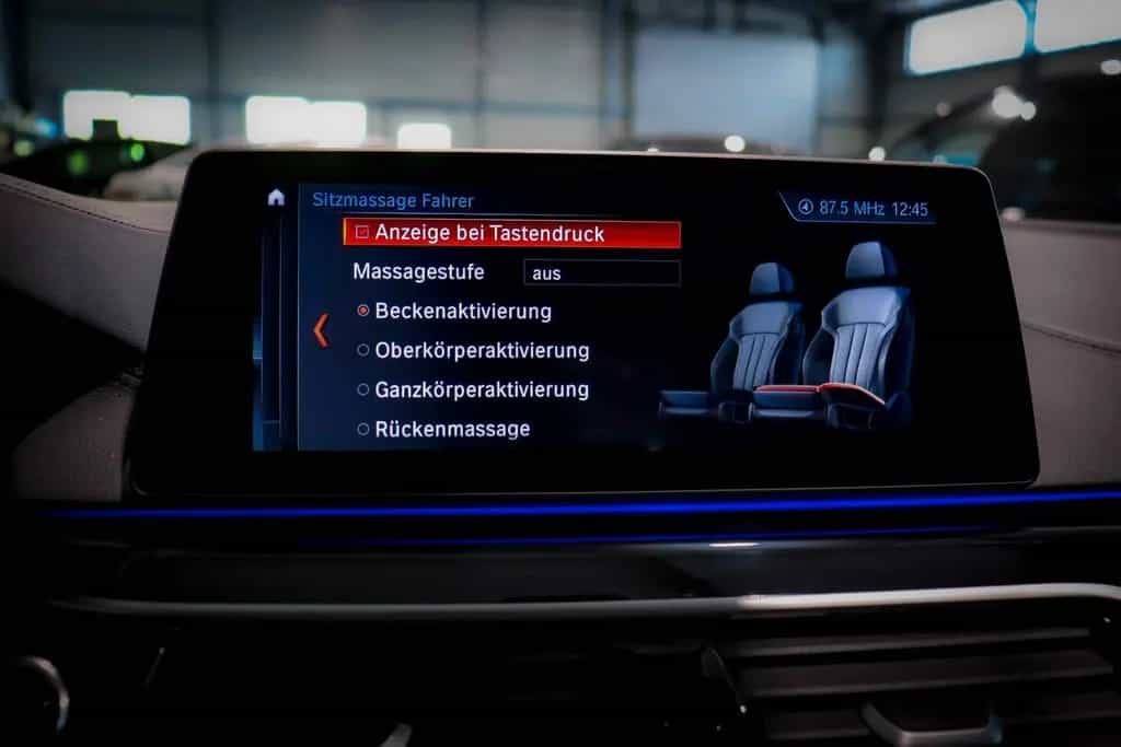 BMW M550 Lim xD PANO*BOWERS&WILKINS*VOLL*ACC*360° 08/2017-photo-36