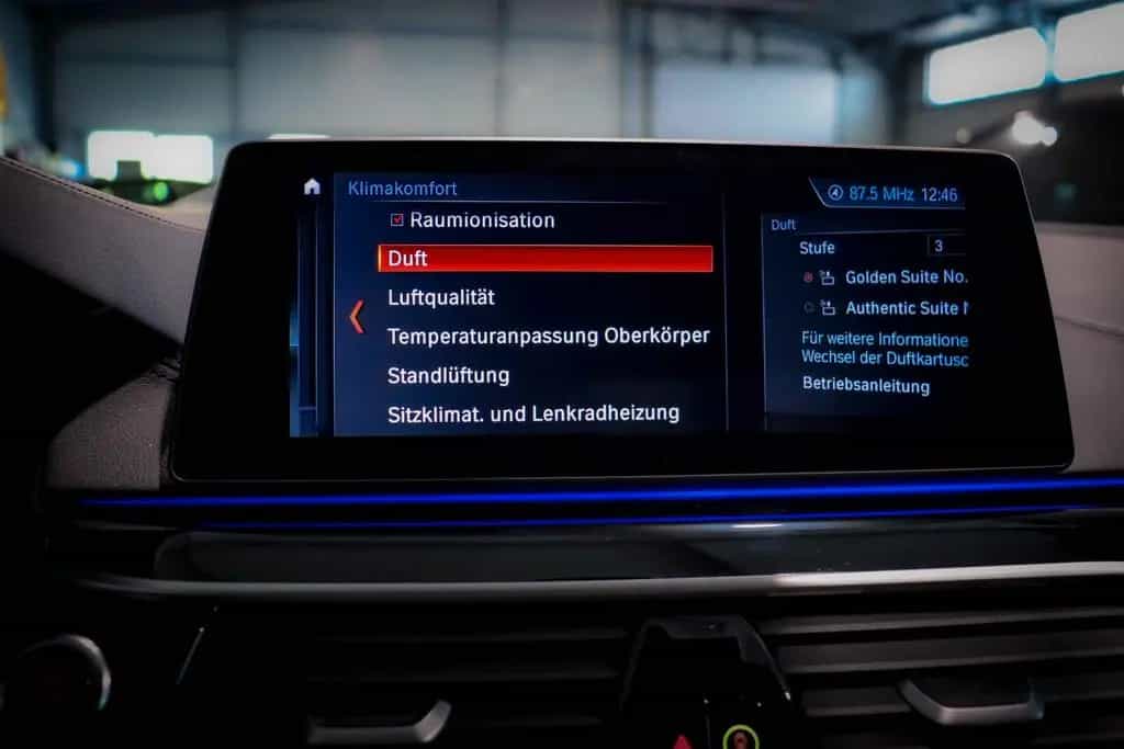 BMW M550 Lim xD PANO*BOWERS&WILKINS*VOLL*ACC*360° 08/2017-photo-37