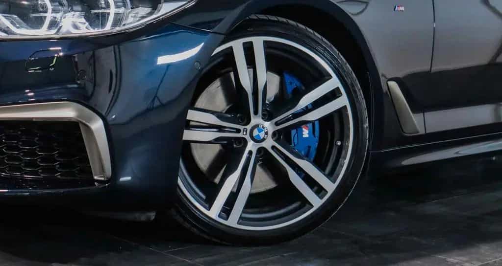 BMW M550 Lim xD PANO*BOWERS&WILKINS*VOLL*ACC*360° 08/2017-photo-6