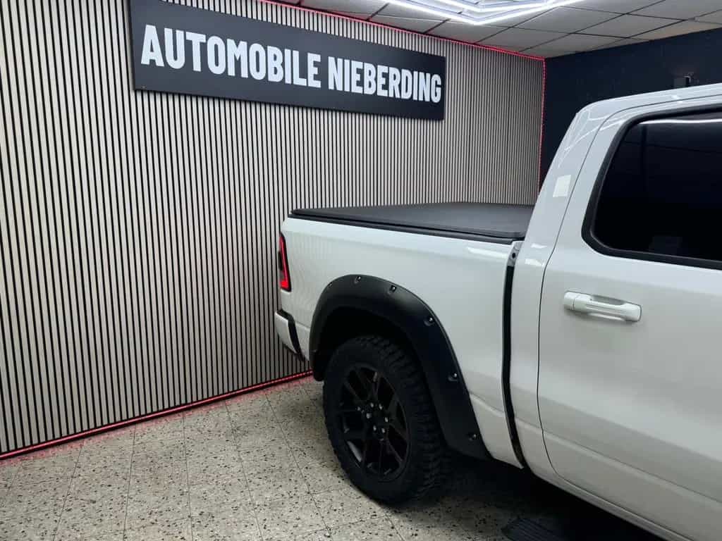 Dodge RAM 5.7 HEMI 4X4 / Laramie / CrewCab / Night.Edt 03/2021-photo-9