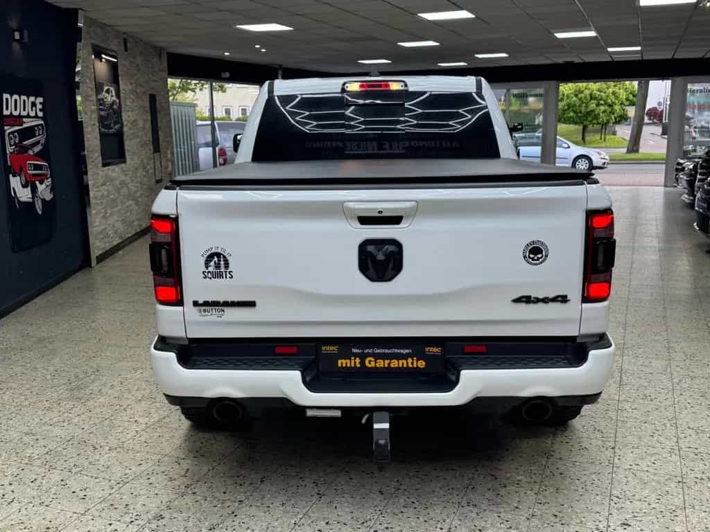 Dodge RAM 5.7 HEMI 4X4 / Laramie / CrewCab / Night.Edt 03/2021-photo-11