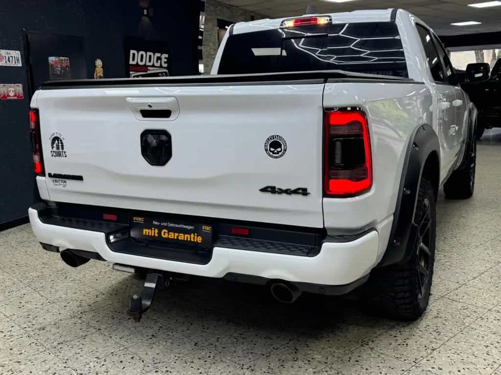 Dodge RAM 5.7 HEMI 4X4 / Laramie / CrewCab / Night.Edt 03/2021-photo-12