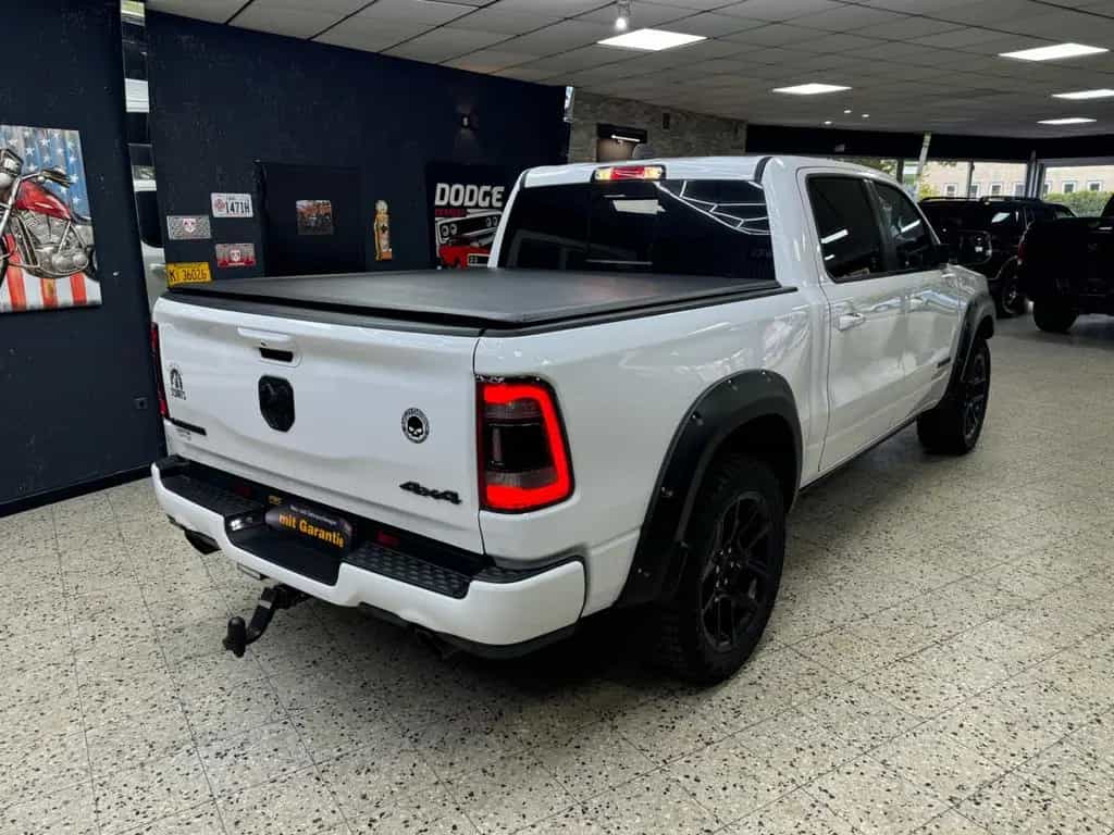 Dodge RAM 5.7 HEMI 4X4 / Laramie / CrewCab / Night.Edt 03/2021-photo-13