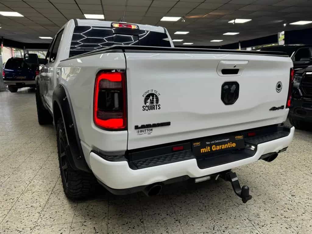 Dodge RAM 5.7 HEMI 4X4 / Laramie / CrewCab / Night.Edt 03/2021-photo-15