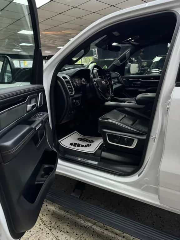 Dodge RAM 5.7 HEMI 4X4 / Laramie / CrewCab / Night.Edt 03/2021-photo-16