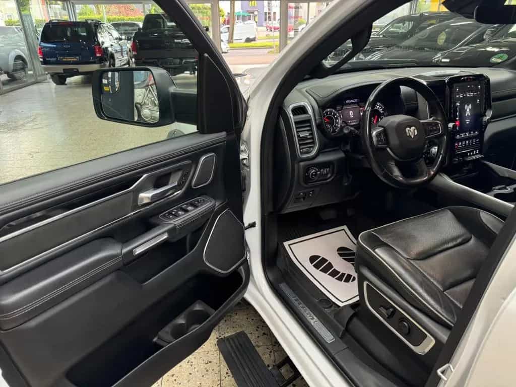 Dodge RAM 5.7 HEMI 4X4 / Laramie / CrewCab / Night.Edt 03/2021-photo-17