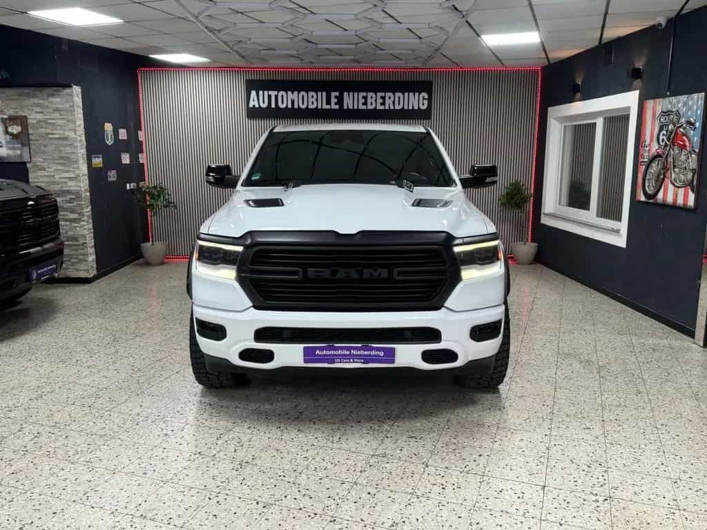 Dodge RAM 5.7 HEMI 4X4 / Laramie / CrewCab / Night.Edt 03/2021-photo-1