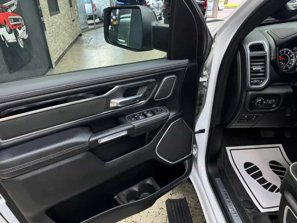 Dodge RAM 5.7 HEMI 4X4 / Laramie / CrewCab / Night.Edt 03/2021-photo-20