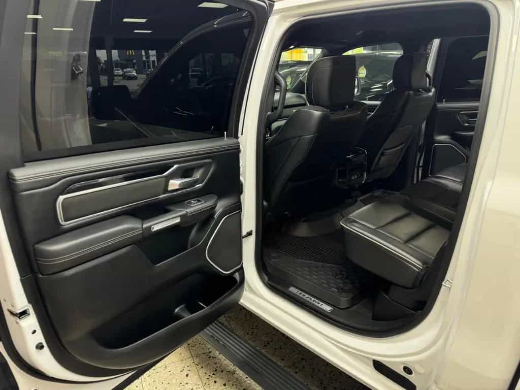 Dodge RAM 5.7 HEMI 4X4 / Laramie / CrewCab / Night.Edt 03/2021-photo-21