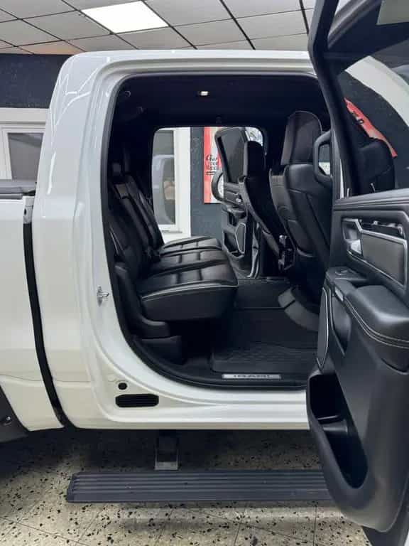 Dodge RAM 5.7 HEMI 4X4 / Laramie / CrewCab / Night.Edt 03/2021-photo-23