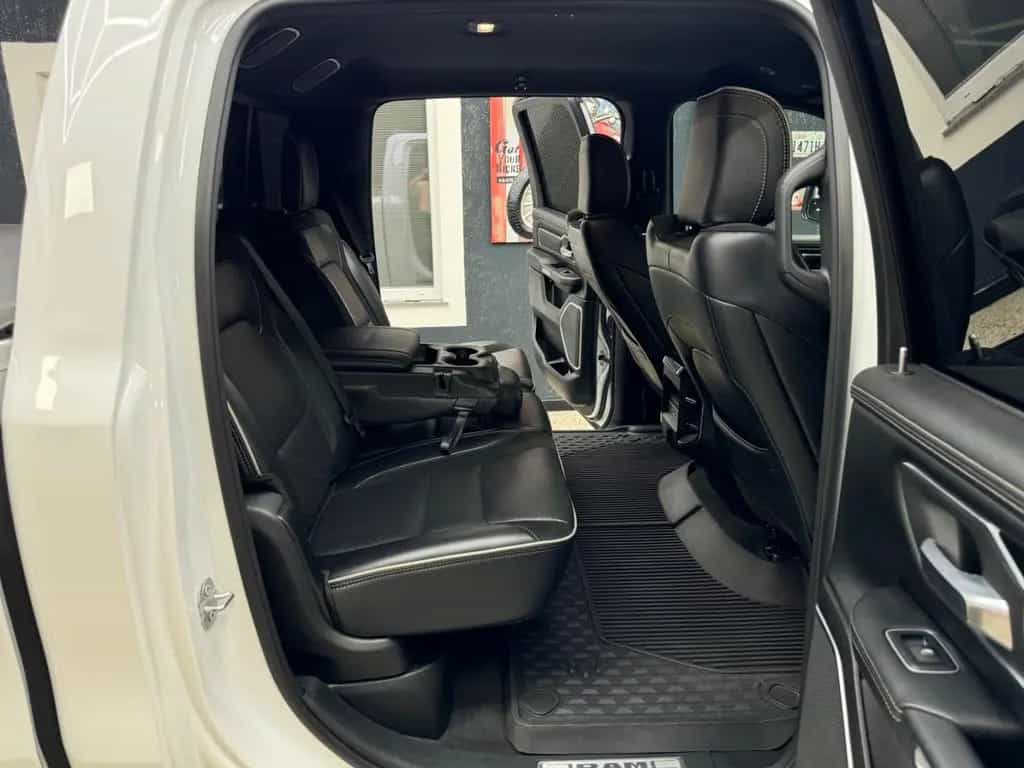 Dodge RAM 5.7 HEMI 4X4 / Laramie / CrewCab / Night.Edt 03/2021-photo-25