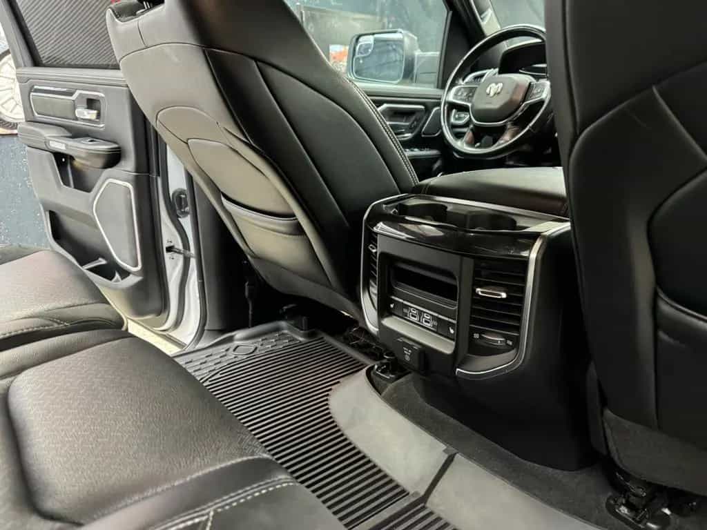 Dodge RAM 5.7 HEMI 4X4 / Laramie / CrewCab / Night.Edt 03/2021-photo-27