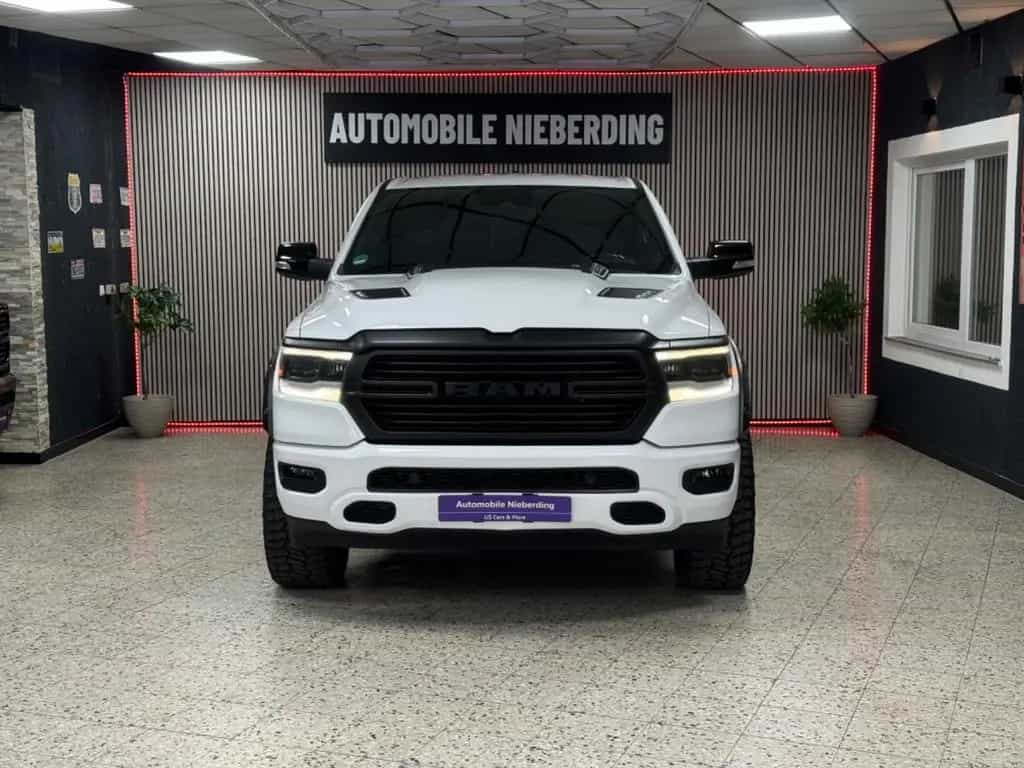 Dodge RAM 5.7 HEMI 4X4 / Laramie / CrewCab / Night.Edt 03/2021-photo-2