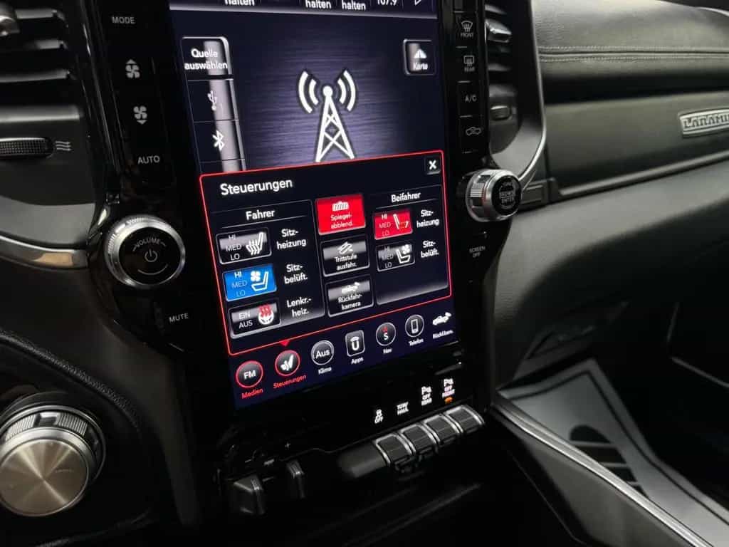 Dodge RAM 5.7 HEMI 4X4 / Laramie / CrewCab / Night.Edt 03/2021-photo-36