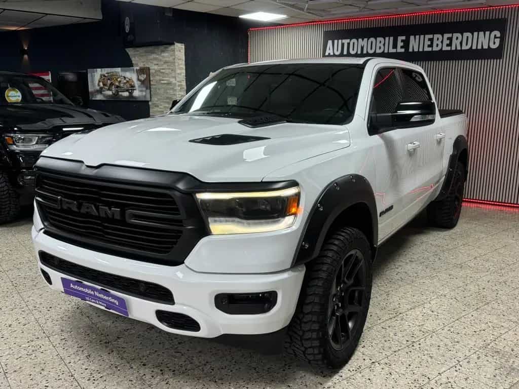 Dodge RAM 5.7 HEMI 4X4 / Laramie / CrewCab / Night.Edt 03/2021-photo-3
