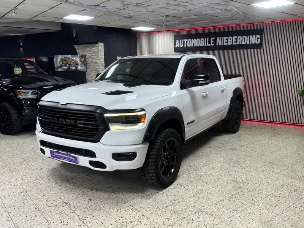 Dodge RAM 5.7 HEMI 4X4 / Laramie / CrewCab / Night.Edt 03/2021-photo-5