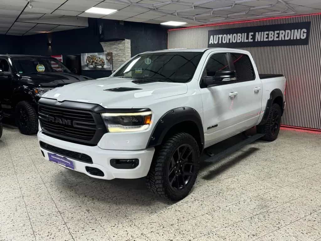 Dodge RAM 5.7 HEMI 4X4 / Laramie / CrewCab / Night.Edt 03/2021-photo-7