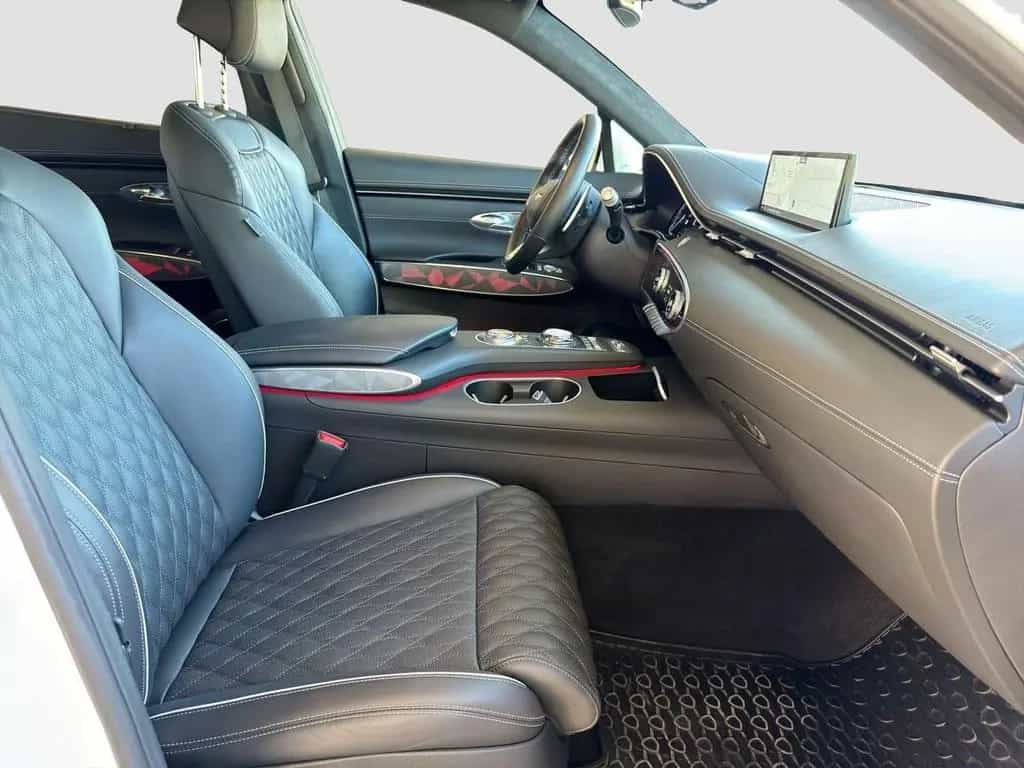 Genesis GV70 Sport 4WD 01/2023-photo-11